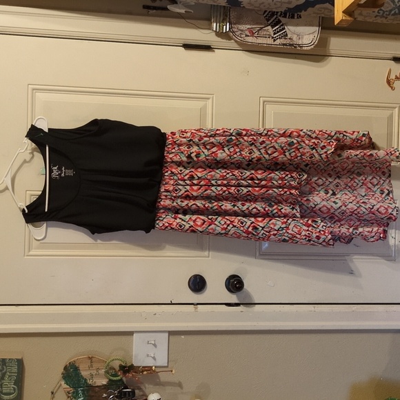 Upgrade Your Wardrobe with Rock 47 by Wrangler's Eye-Catching Asymmetrical Hem - Picture 1 of 12